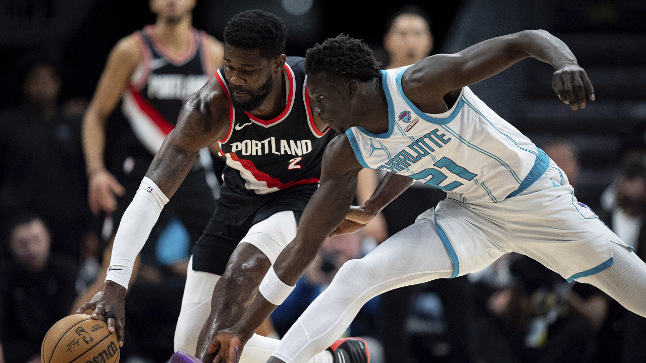 随机德约科维奇在篮网比赛中大胜，惊险取胜引发热议！